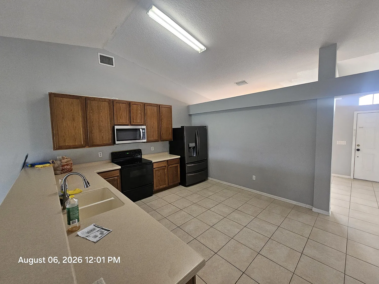 3 bed, 2.0 bath, 1790 sqft, $2,500 — Photo 3