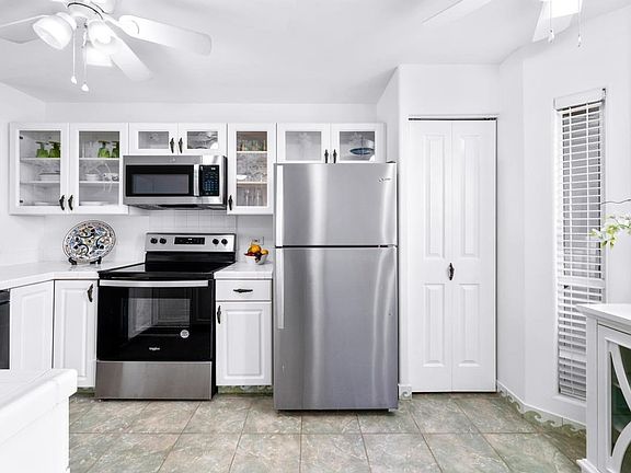 2nd image of 75-6081 Alii Dr APT Nn103