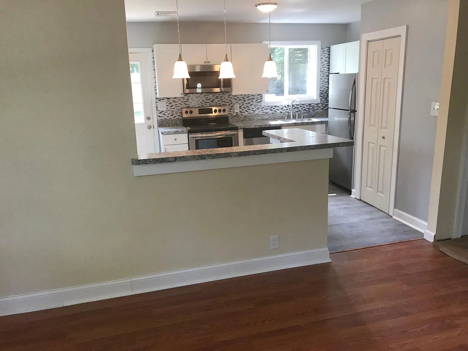 8396 Dell Ray Dr — Photo 2