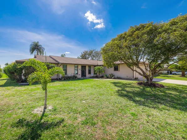 992 SE Brookedge Avenue, Port St Lucie, FL 34983