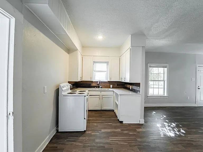 720 Main St — Photo 13