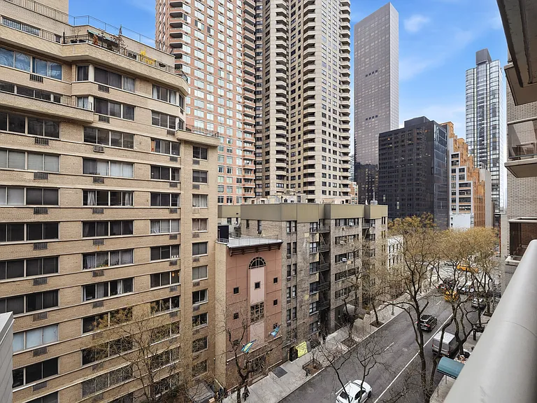 234 E 46th St #702 — Photo 24