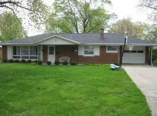 907 Reinthaler Rd, Bloomington, IL 61701