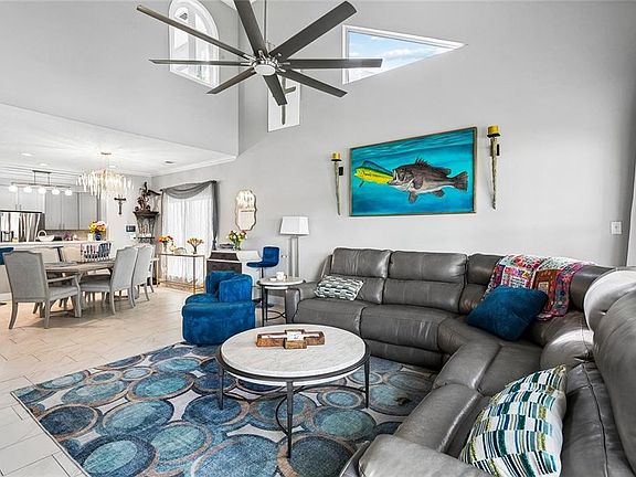 3rd image of 950 Marina Dr #4