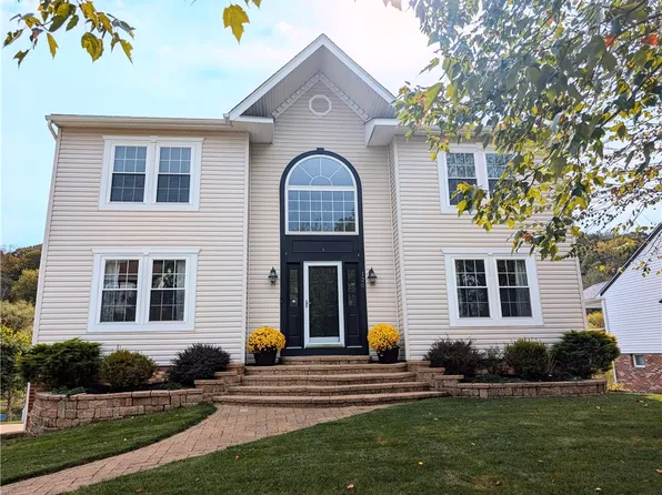 120 Windsor Ct, Cranberry Township, PA 16066