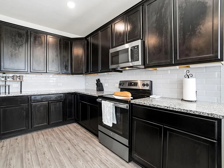 1318 Kingsgate Dr — Photo 7