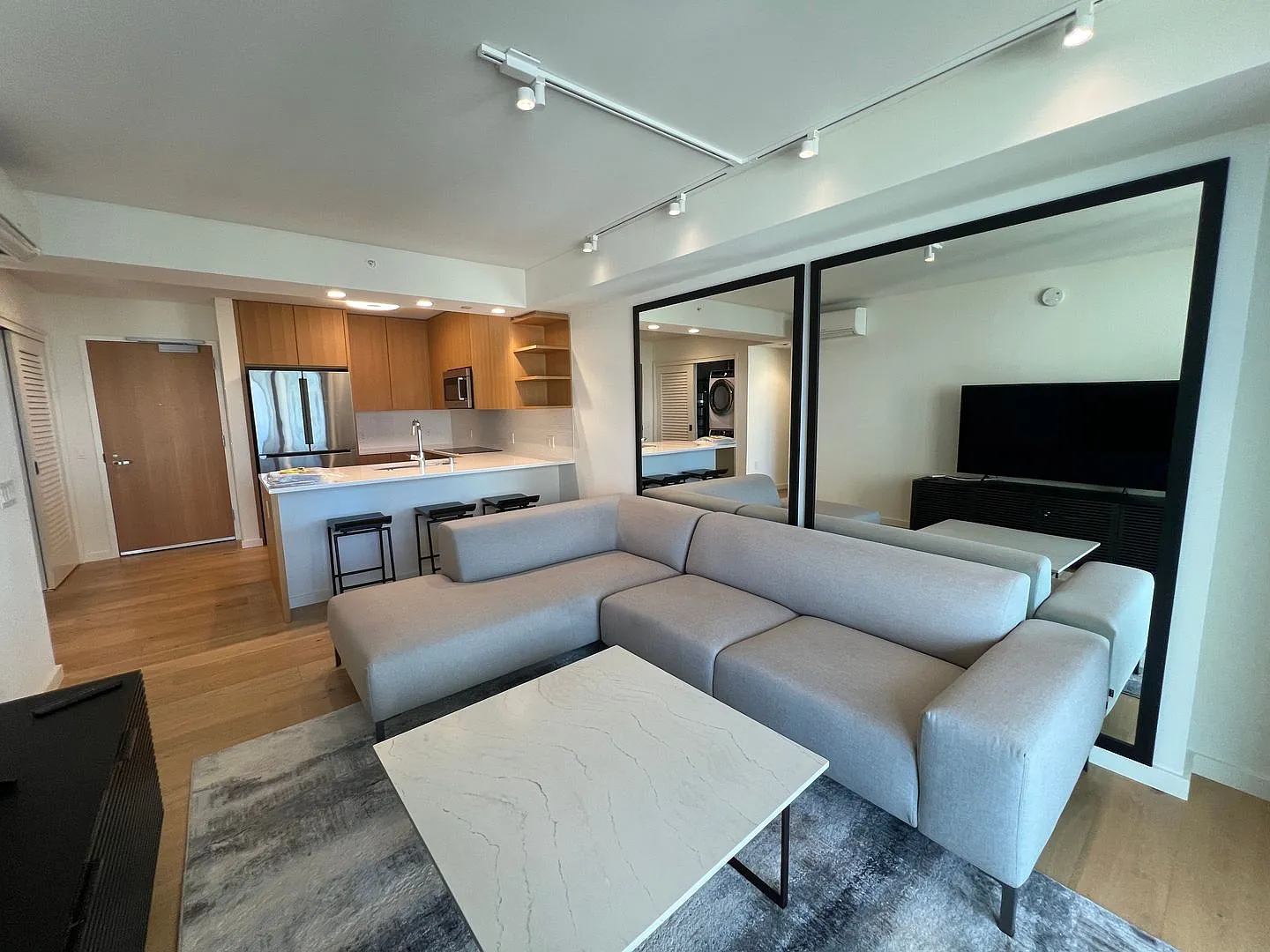 Sky West Ala Moana, partly furnished 1-Bdrm, 1-Bath, 1-parking — Photo 4