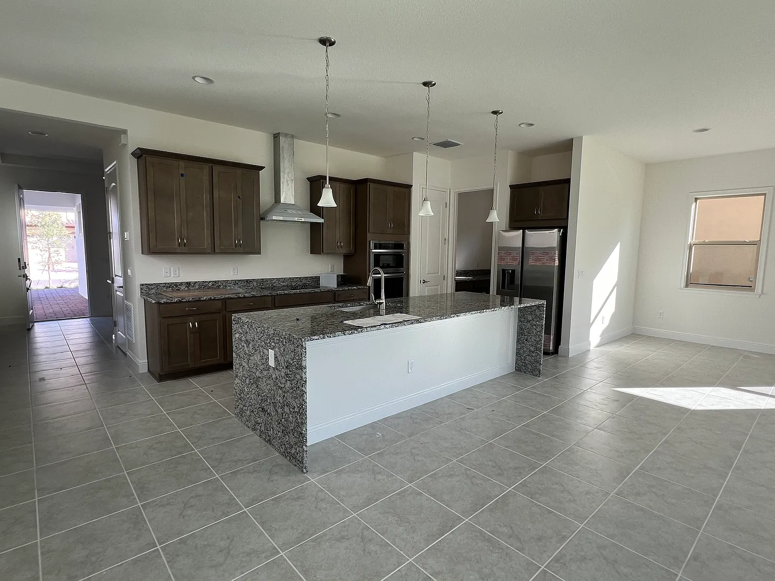 3 bed, 2261 sqft, $3,400 — Photo 4