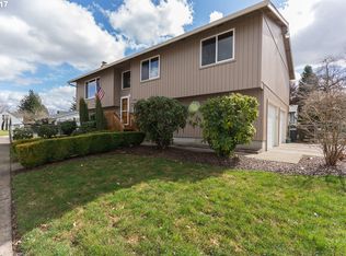 19800 NE Holladay St, Portland, OR 97230