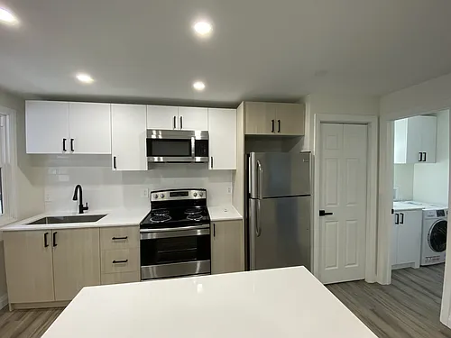 324 Vidal St S Photo 1