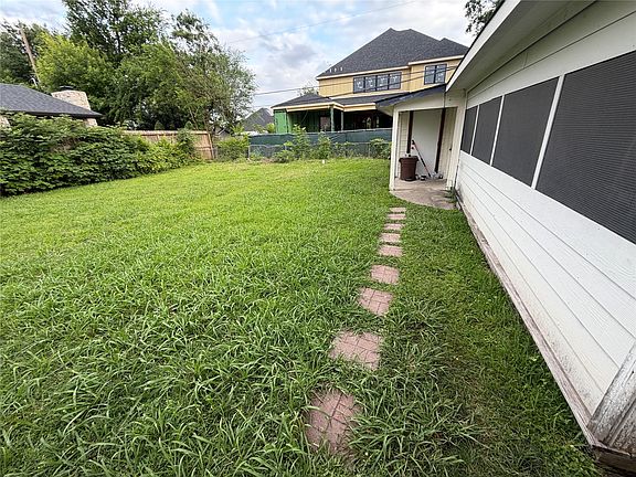 3rd image of 6501 Schiller St