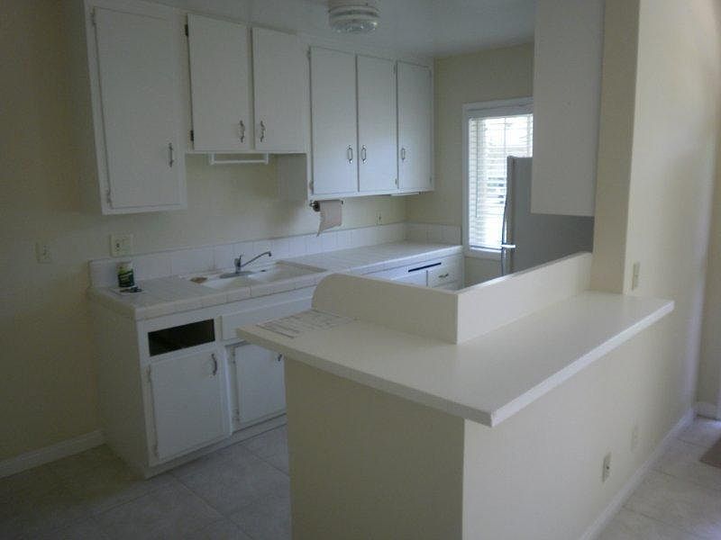 1st image of 331 Avocado St #3