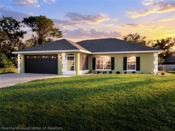 911 Galaxy Ave, Sebring, FL 33875