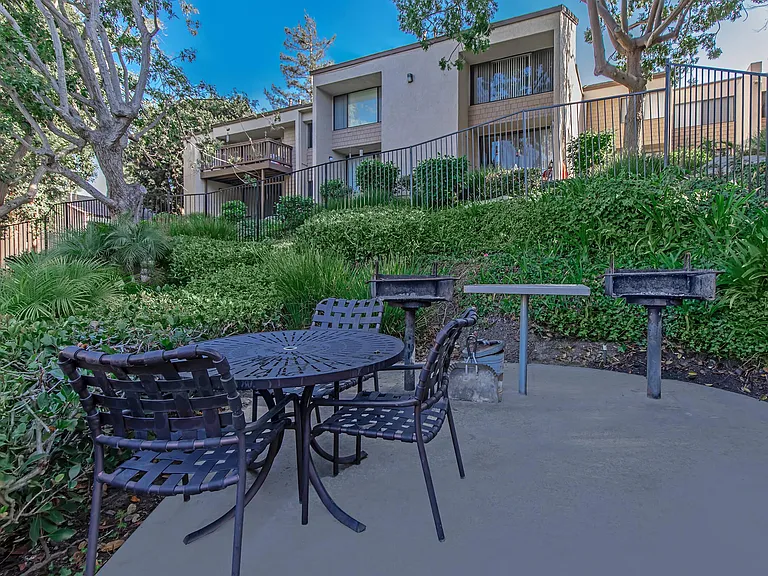 Huntington Lakes Apartments — Photo 6