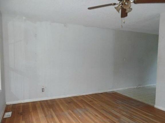 2nd image of 823 N 83rd Dr