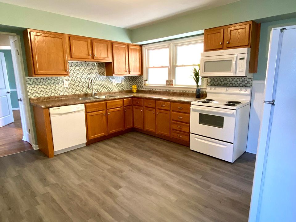 1st image of 10009 Martinique Dr