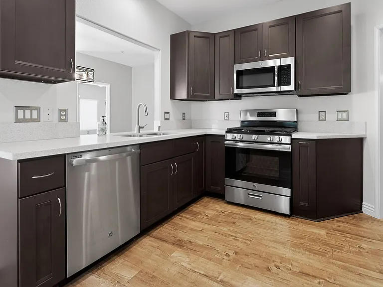 21610 Paseo Venezia — Photo 14