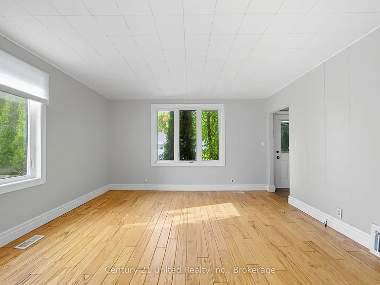 559 Hamilton St — Photo 9