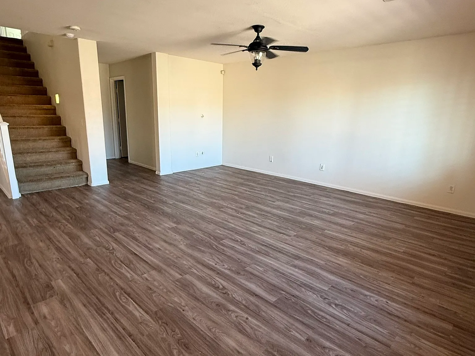 4 bed, 2389 sqft, $2,400 — Photo 3