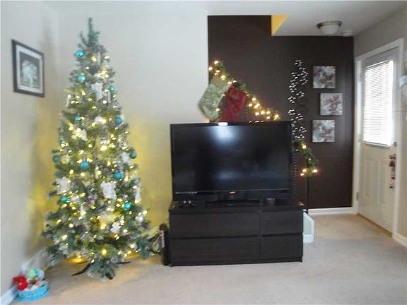 3rd image of 4015 Dexter Ave