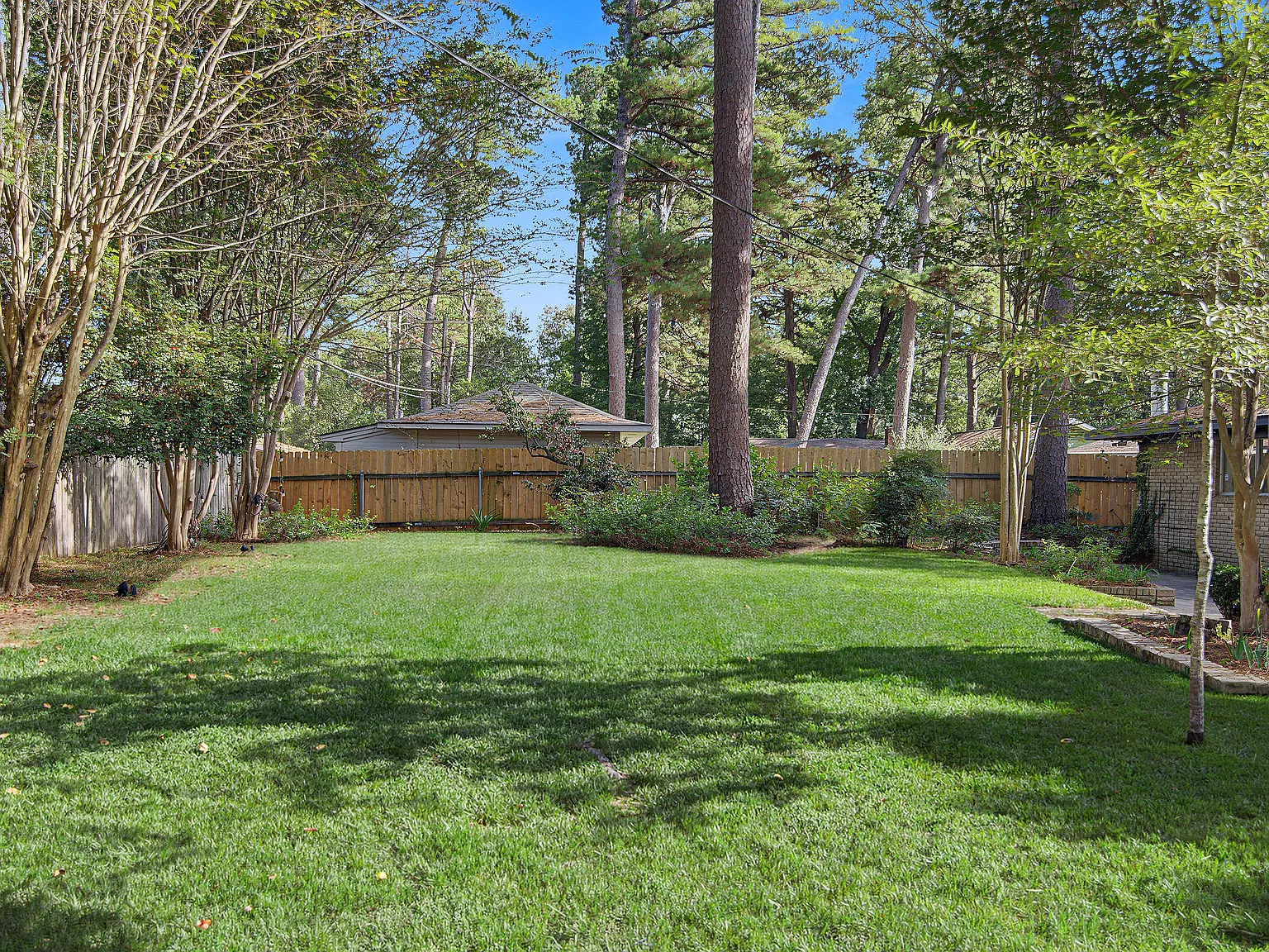 3 bed, 1950 sqft, $1,950 — Photo 3