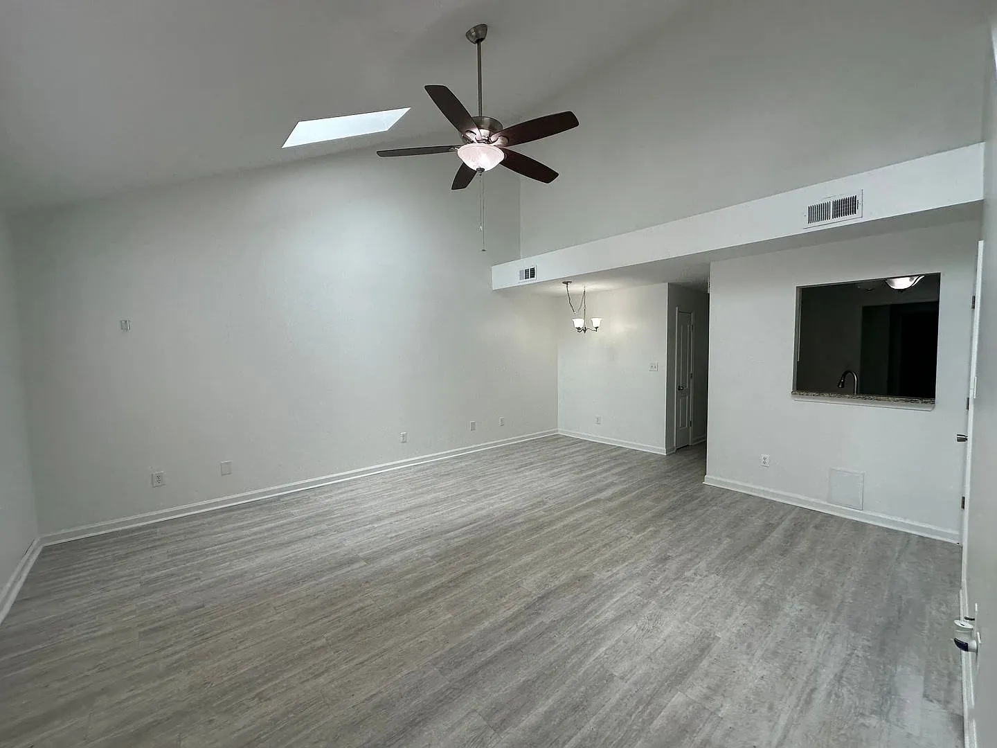 3 bed, 2.0 bath, 1328 sqft, $1,850 — Photo 4