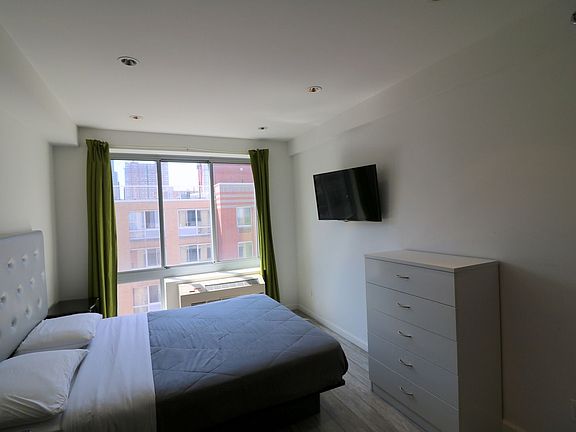 5th image of 521 W 48th St #7G