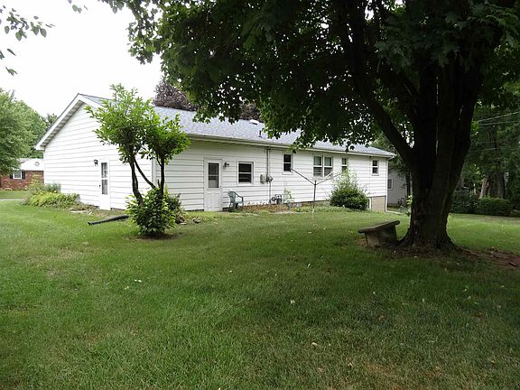 2nd image of 1055 Cambridge Dr