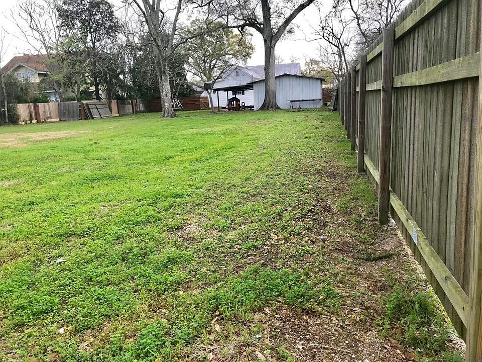 2nd image of 305 3rd St