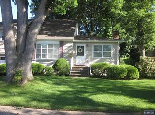 378 Albany St, Saddle Brook, NJ 07663