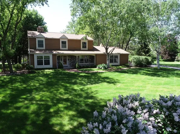 1621 Summit DRIVE, Cedarburg, WI 53012