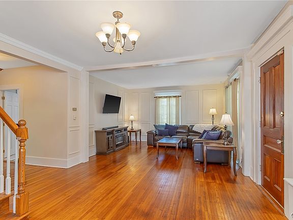 4th image of 60 Syracuse St
