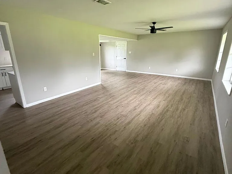 2712 Seattle Ave — Photo 10