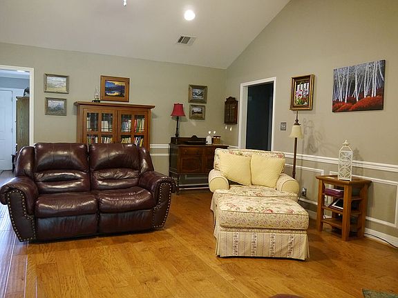 3rd image of 311 Sandpiper Ln