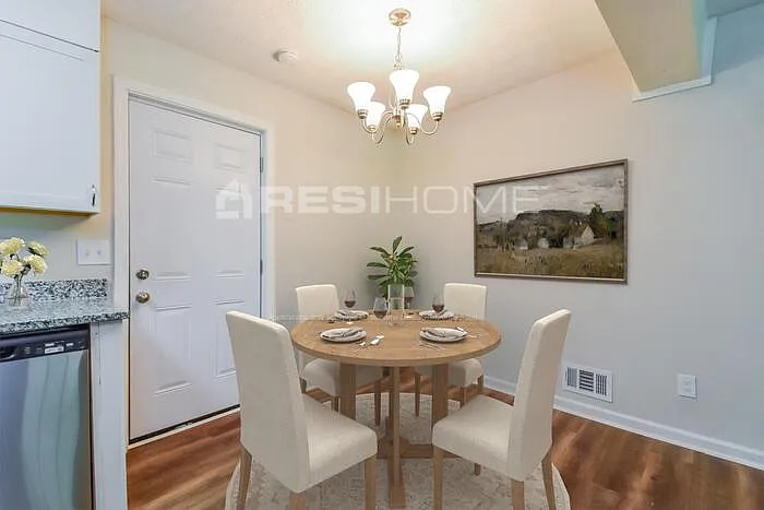 113 Clifford Ct — Photo 4