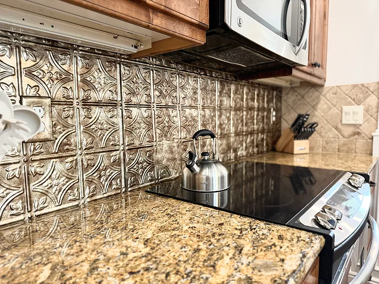 982 E Winding Creek Dr — Photo 4