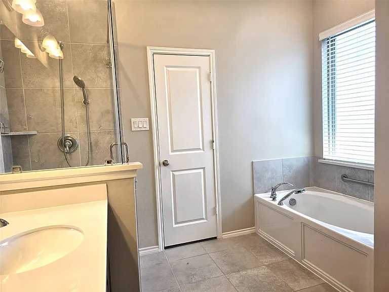 8711 Fox Trail Dr — Photo 17