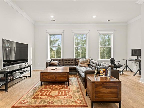 2nd image of 1633 Florentia St