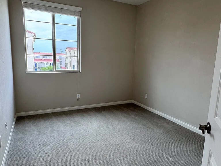 2233 W Anacasa Way — Photo 11