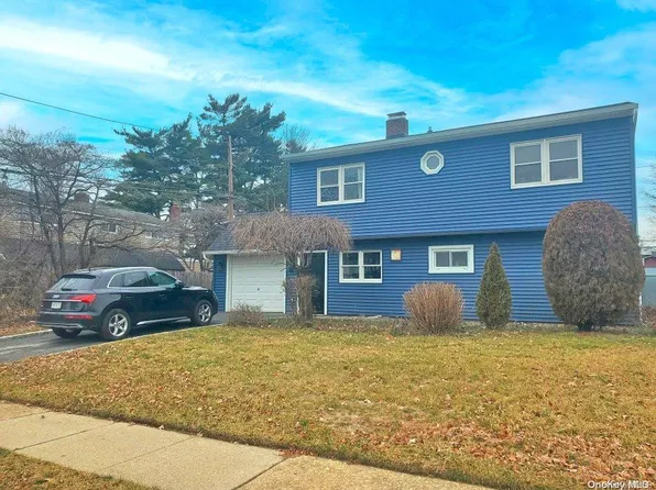 75 Stirrup Lane, Levittown, NY 11756