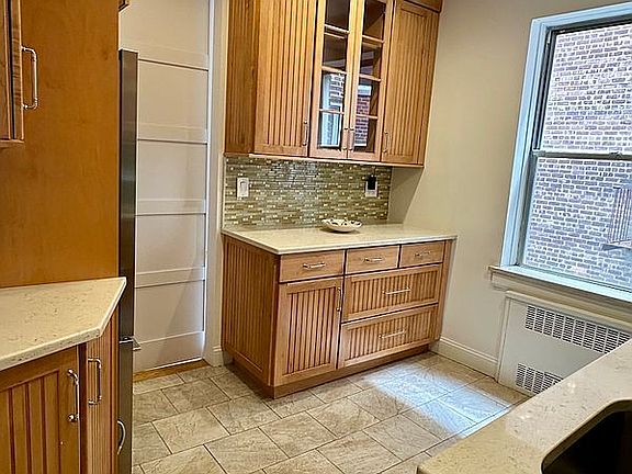 5th image of 915 E 17th St #312B