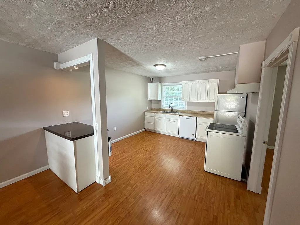 117 Lookout Street - 1 — Photo 3