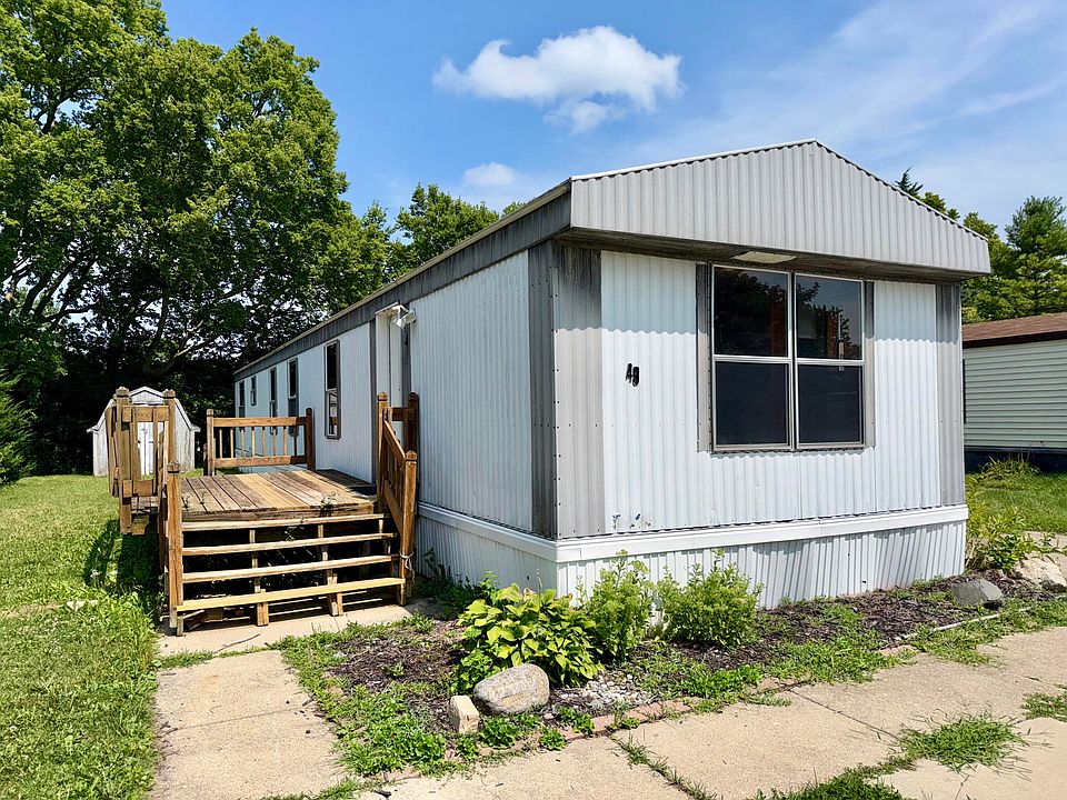 1st image of 49 Tamarak Trl