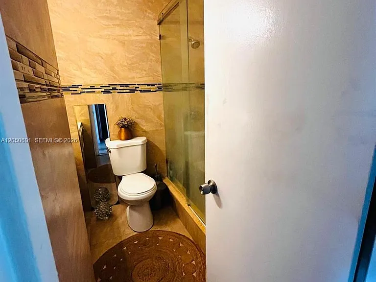 520 NE 38th St #15 — Photo 7