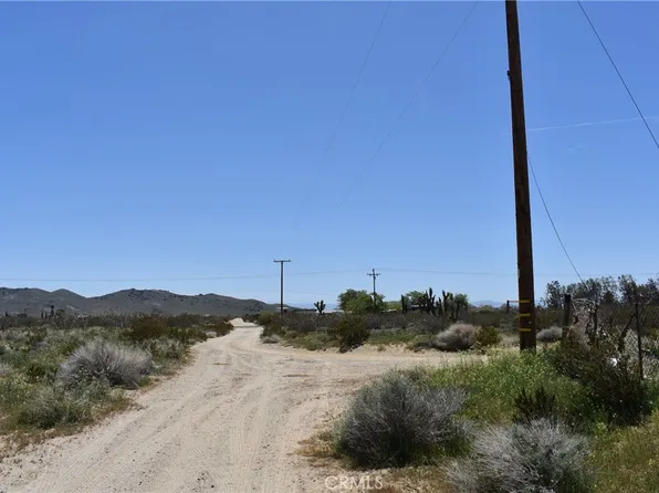 1 Golby St #15, Mojave, CA 93501