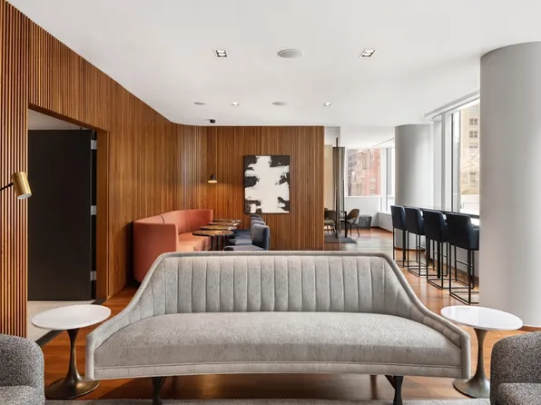 1065 Second Avenue 23C image 3 of 11