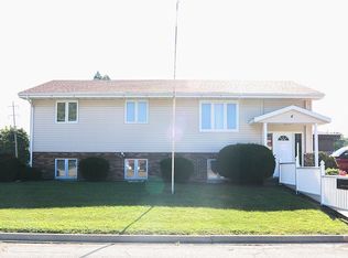 4 Doctors Ln, Macomb, IL 61455