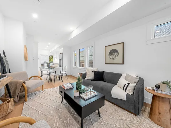 2528 McGill St, Vancouver, BC V5K 1H1