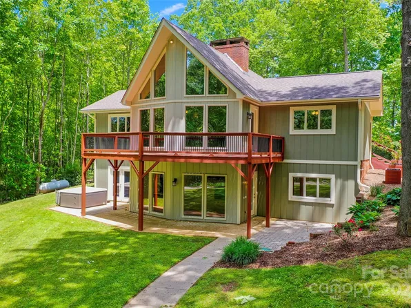 82 Sunburst Dr, Waynesville, NC 28786