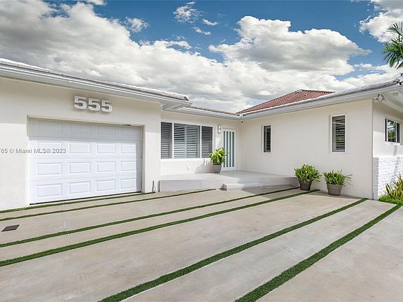 4th image of 555 S Shore Dr